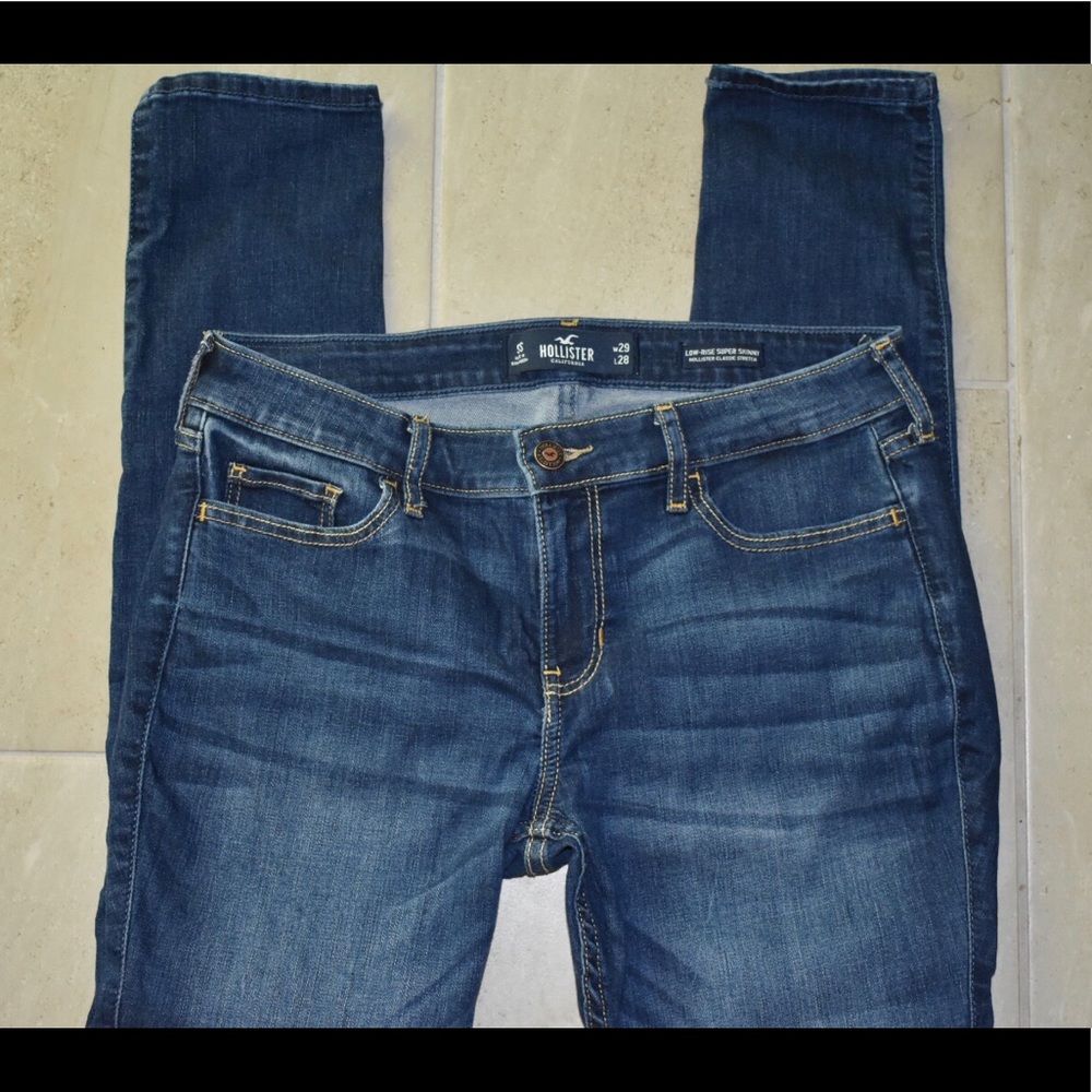 29/28 Hollister Low Rise Skinny Jeans